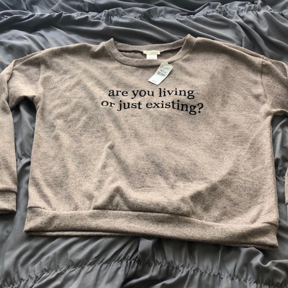 Basic light weight sweater - Picture 3 of 3
